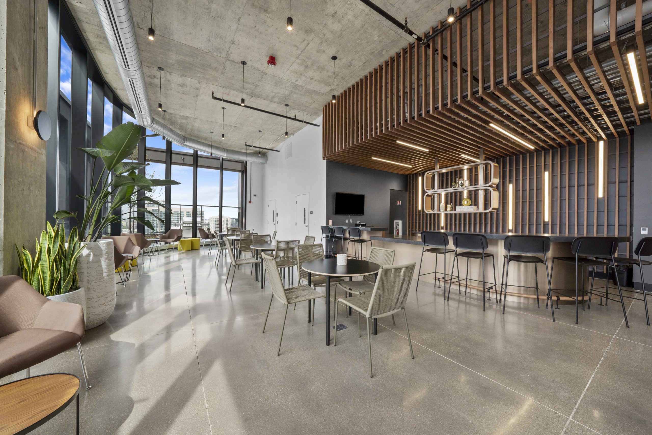 311 W. Huron Building Amenity Space Bar Area Built by ARCO/Murray