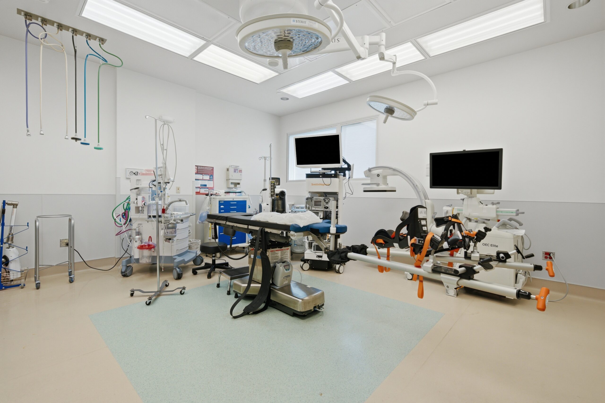 Kendall Pointe Healthcare Ambulatory Surgery Center Construction Project by ARCO/Murray - Photo of Separate OR