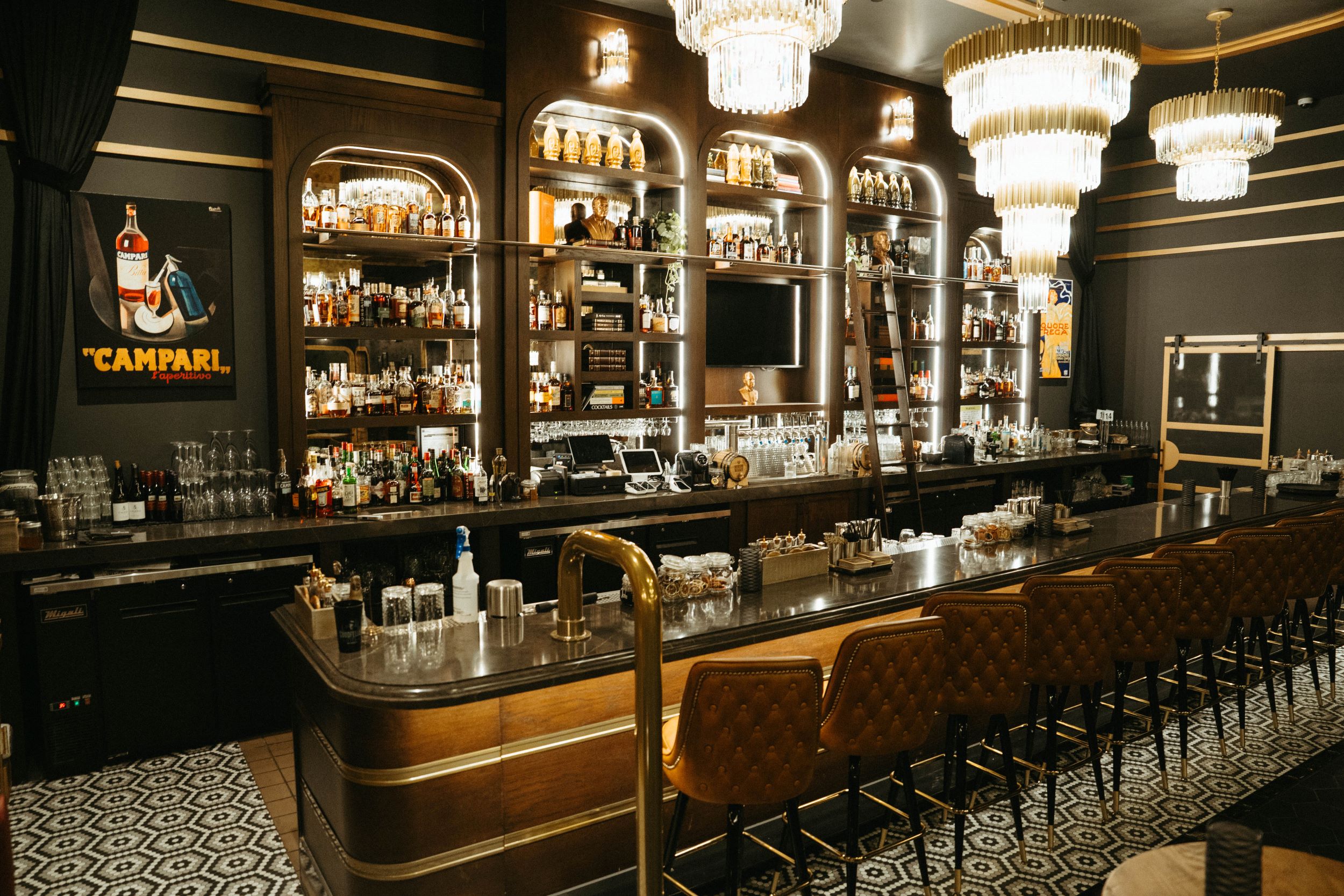 Goodfellas Pizza Restaurant and Bourbon Distillery Construction Buildout by General Contractor ARCO/Murray - Bar Photo